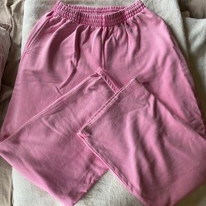Skims bubblegum pink sweatpants (m)